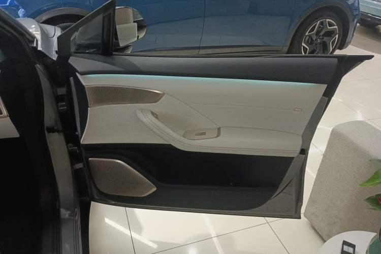 Used ONVO L60 2024 60 kWh Rear-Drive Version
