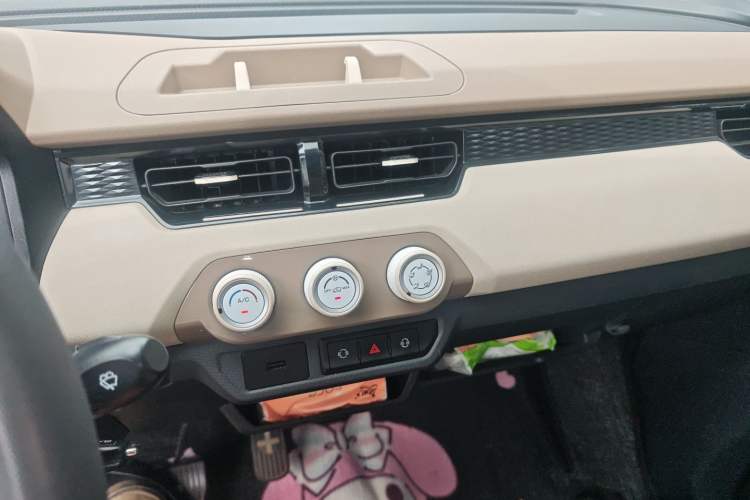 Used Chery QQ Ice Cream 2022 170km Sundae Phosphate Lithium-Ion
