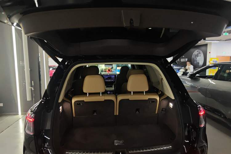 Used Hima AITO M9 2025 Extended-Range Ultra Version 52 kWh 6-Seater
