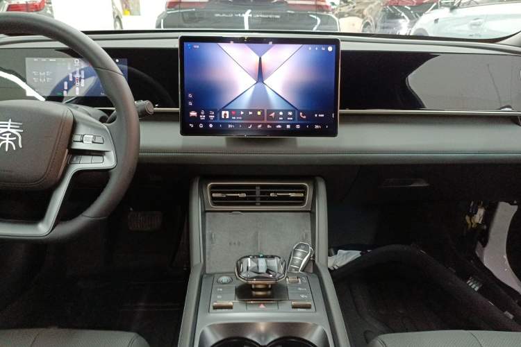 Used BYD Qin L 2025 DM-i Smart Drive 120KM Superior Model
