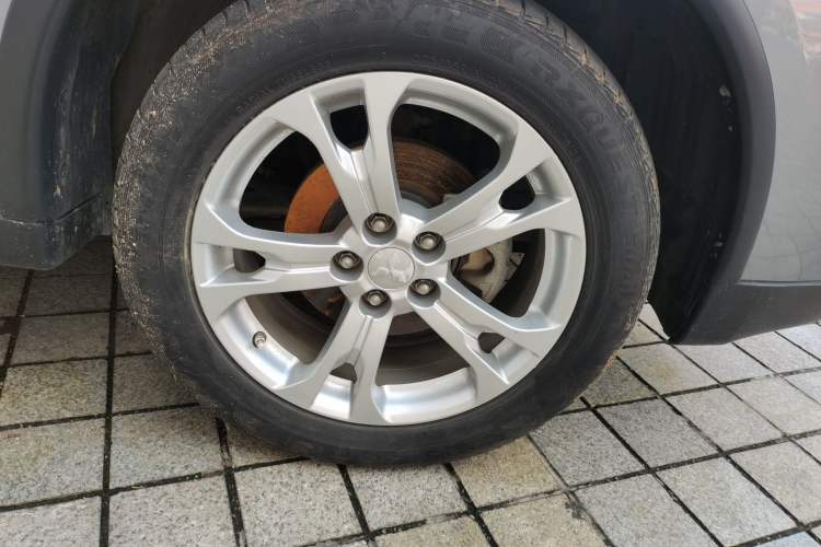 Used Mitsubishi Outlander 2014 2.4L 4x4 Deluxe Value Edition 5 Seats
