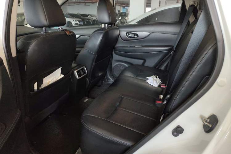 Used Nissan X-Trail 2015 2.0L CVT Comfort MAX Edition 2WD
