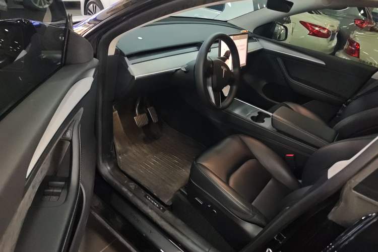 Used Tesla Model Y 2023 Rear-Wheel-Drive Version

