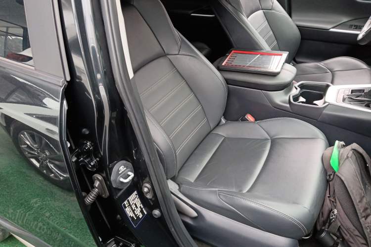 Used Toyota Wildlander 2022 Dual-Engine 2.5L E-CVT Two-Wheel Drive Luxury PLUS Edition
