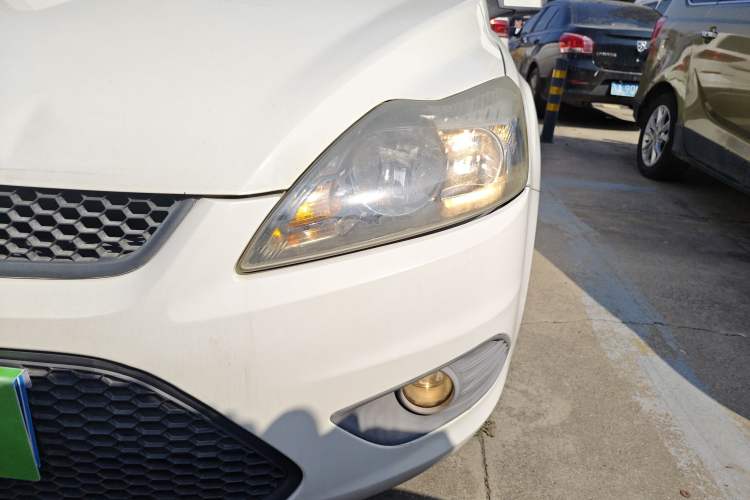 Used Ford Focus 2013 Hatchback Classic 1.8L Automatic Base Model
