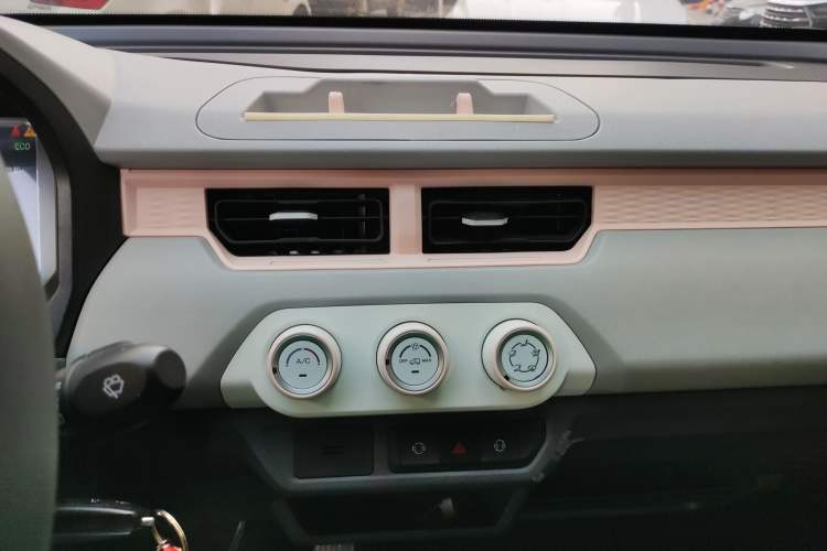 Used Chery QQ Ice Cream 2022 170km Sundae Phosphate Lithium-Ion