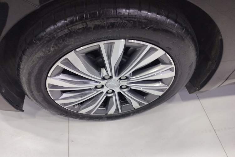 Used Hongqi E-QM5 2024 610 km PLUS
