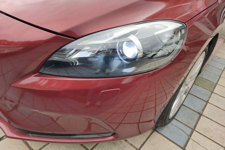 Used Volvo V40 2015 1.6T Zhiya Edition
