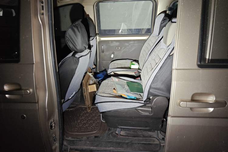 Used Wuling Rongguang V 2016 1.5L Standard Version
