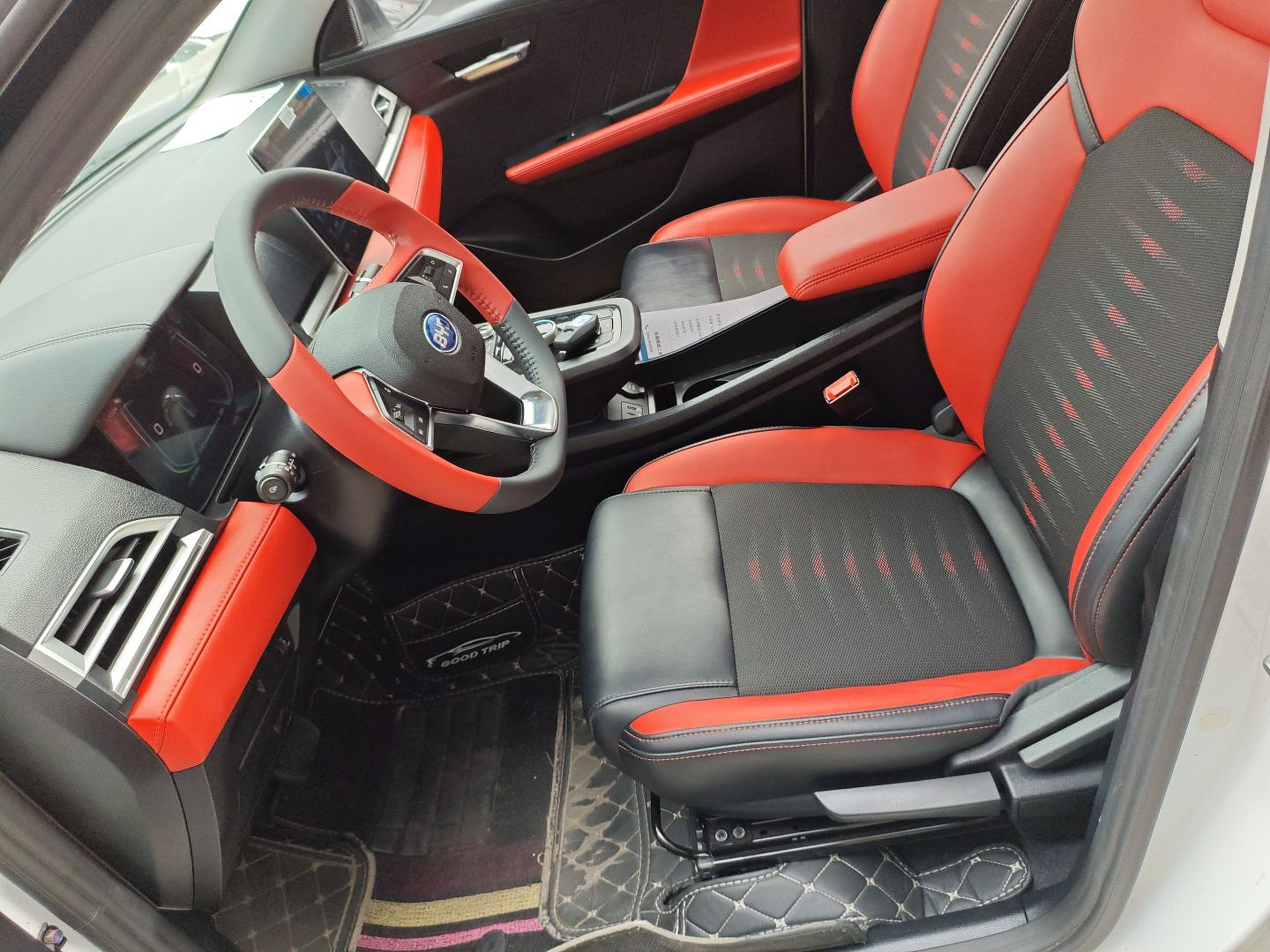 Переднее сиденье в автомобиле