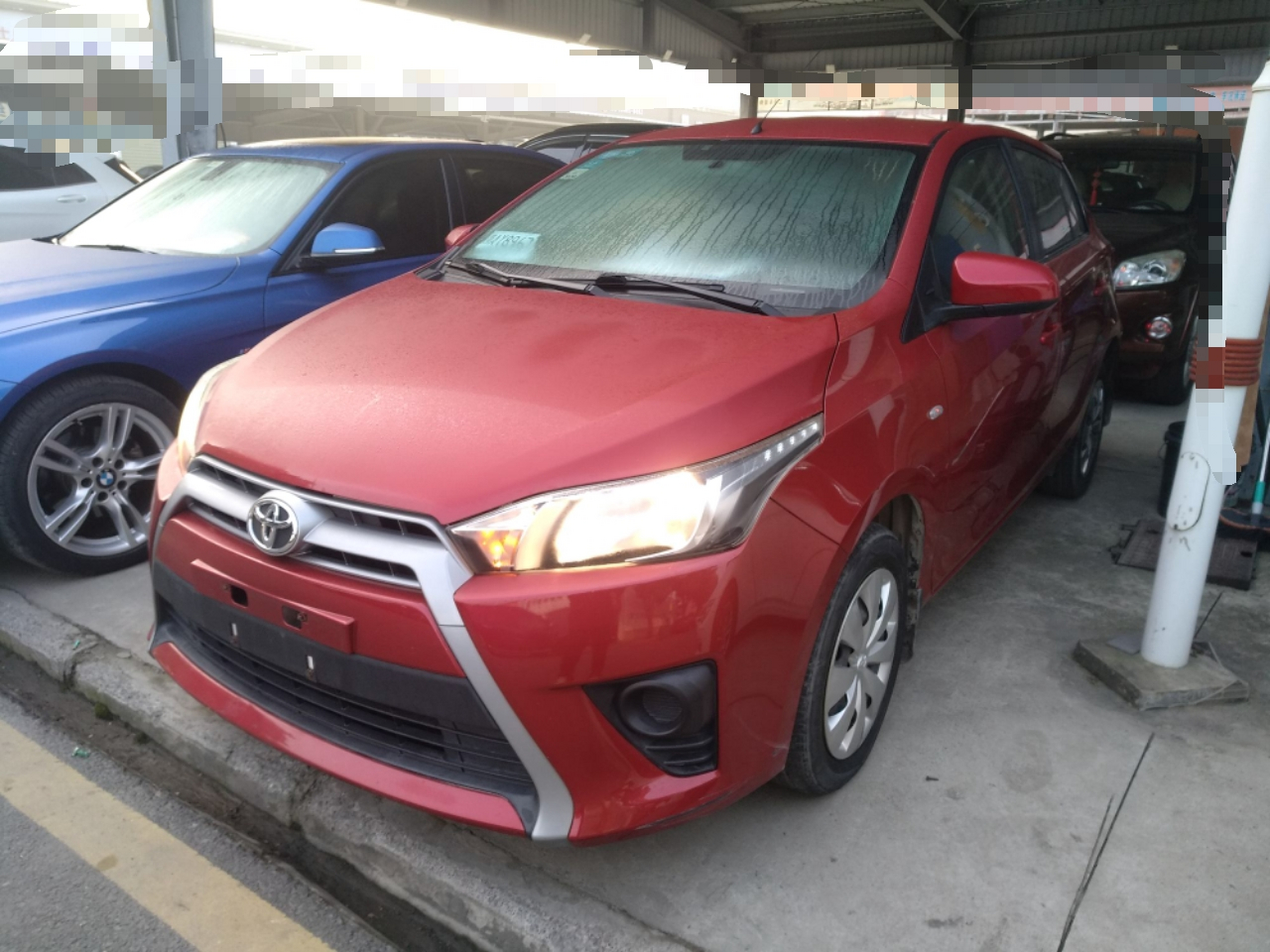 Под передней частью автомобиля