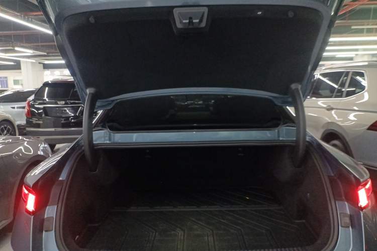 Used Lynk & Co Z10 2025 95 kWh 702 km All-Wheel Drive Intelligent Driving Ultra
