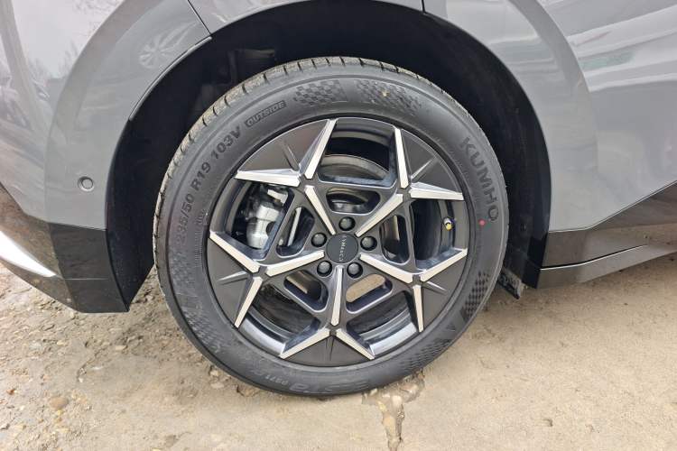 Used Lynk & Co Z20 2025 530 km Range Rear-Wheel Drive Pro
