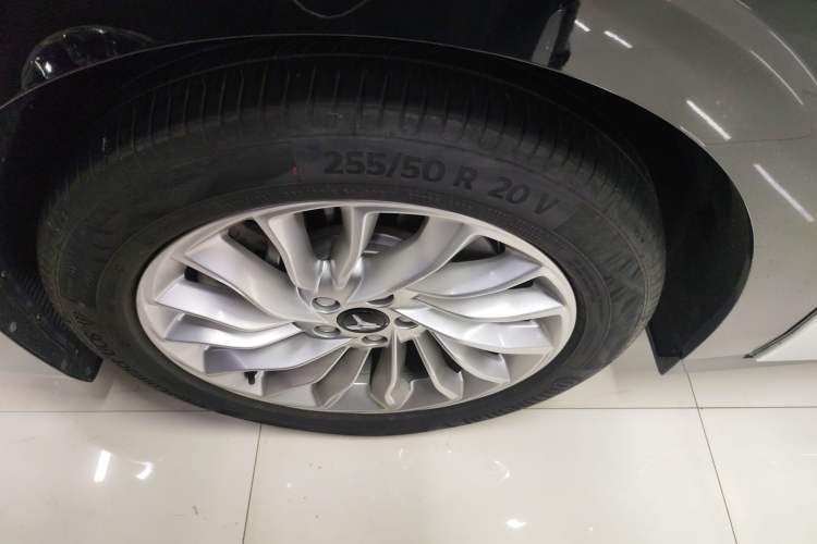 Used VOYAH Dream 2024 PHEV Extended-Range Premium Edition
