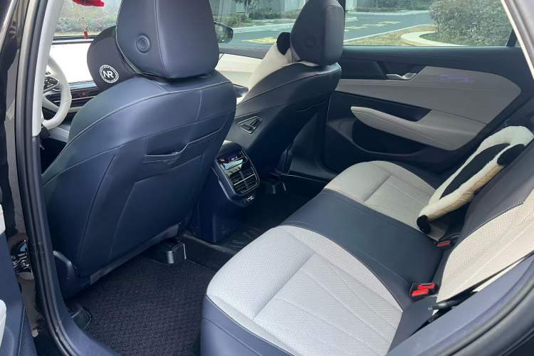 Used Volkswagen Passat 2025 Pro 380TSI Starry Dragon Edition
