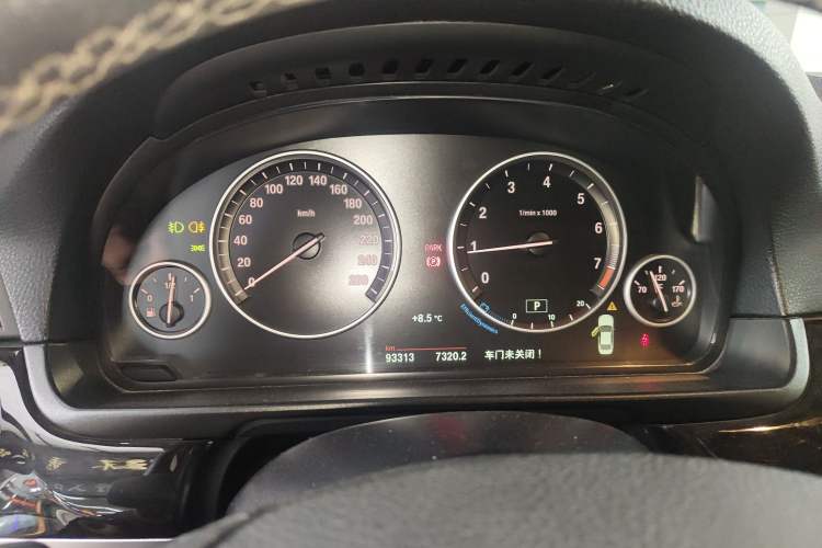 Used BMW 5 Series 2014 525Li Leading Model
