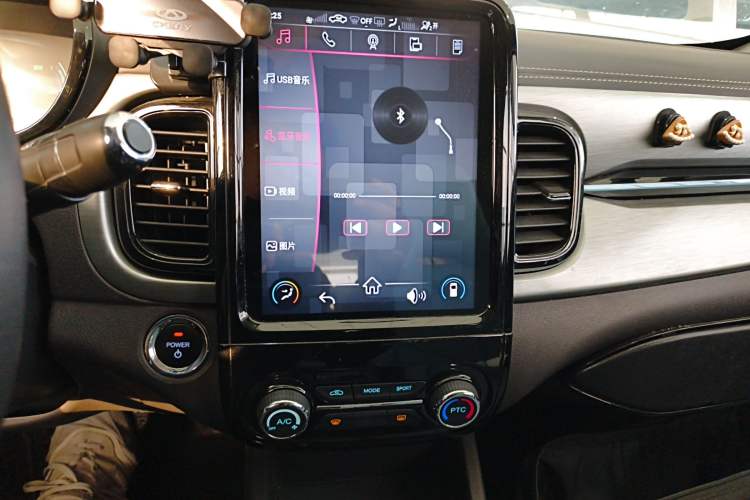 Used Chery Little Ant 2022 Sweet Pink Edition Half-Sugar Version Lithium Iron Phosphate 29.2 kWh 30 kW 301 km
