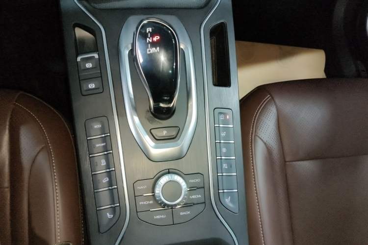 Used Wey VV6 2020 2.0T Two-Wheel Drive Smart Enjoyment+
