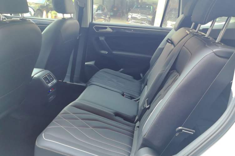 Used Volkswagen Tiguan L 2023 Facelifted 380TSI Automatic All-Wheel Drive R-Line Plus Version 7-Seater
