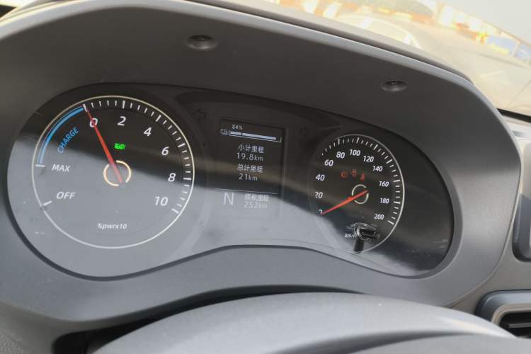 Used Wuling Yangguang 2024 300KM Comfort Version Passenger Van 75kW
