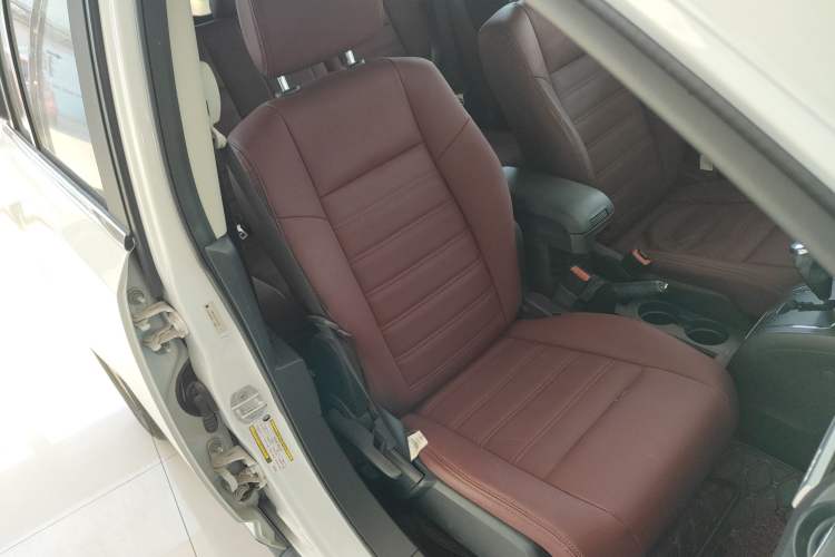 Used  Compass 2015 2.0L two-wheel drive sport version