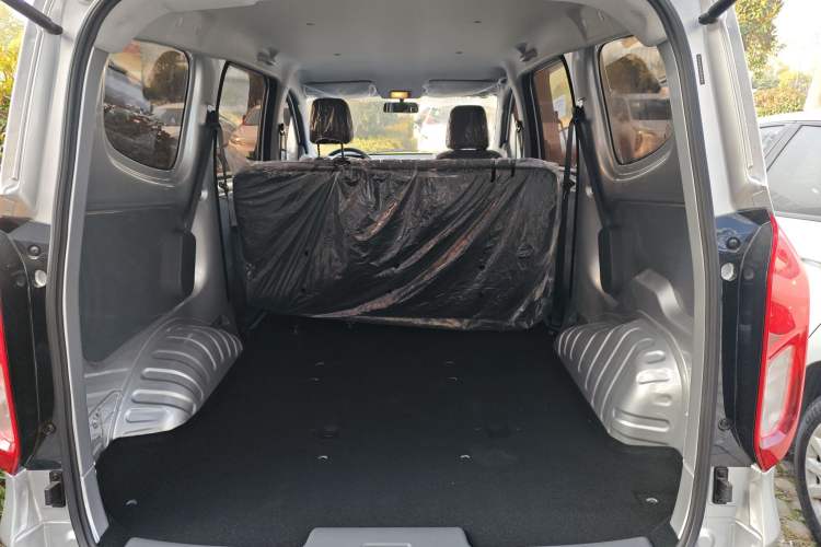 Used Wuling Hongguang New Energy 2024 All-Electric Model 300KM Practical Version