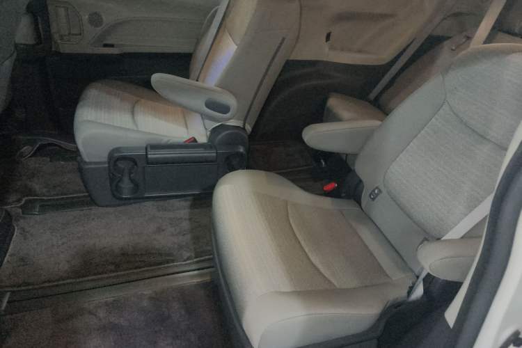 Used Toyota Sienna 2023 2.5L Hybrid Comfort Edition
