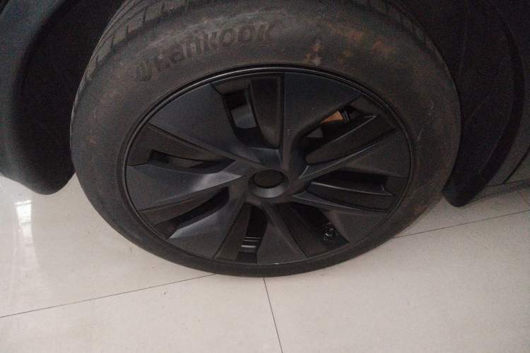 Used Tesla Model Y 2023 Long-Range All-Wheel-Drive Version