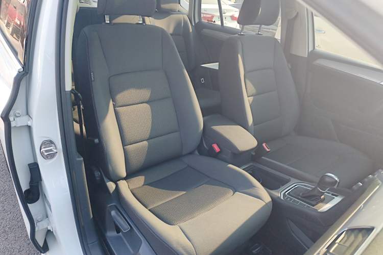 Used Volkswagen Golf Sportsvan 2016 230TSI Automatic Trend Edition
