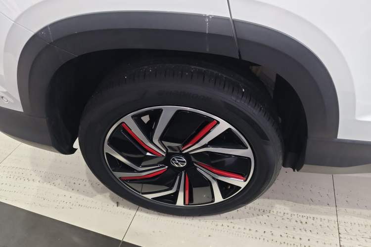 Used Volkswagen Tharu 2023 300TSI Two-Wheel-Drive Moon Luxury Edition