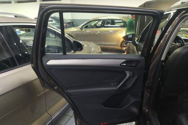 Used Volkswagen Tiguan L 2017 330TSI Automatic Two-Wheel Drive Luxury Edition