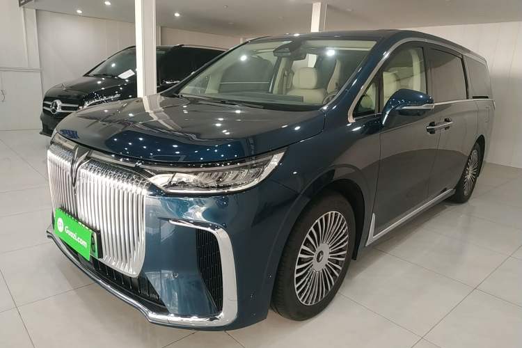 Used VOYAH Dream 2025 PHEV Four-Wheel Drive Prestige Kunpeng Edition

