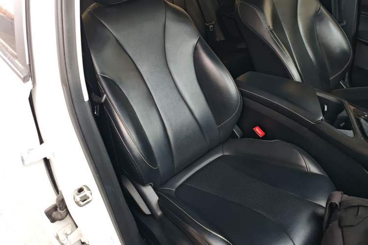 Used Roewe i5 2021 1.5L CVT Black Gold Edition