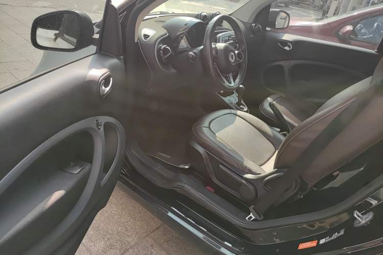 Used  fortwo 2018 0.9T 66kW Hardtop Pioneer Edition China V Emission Standard
