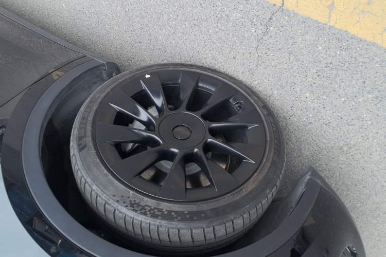 Used Tesla Model Y 2021 Long-Range All-Wheel-Drive Version