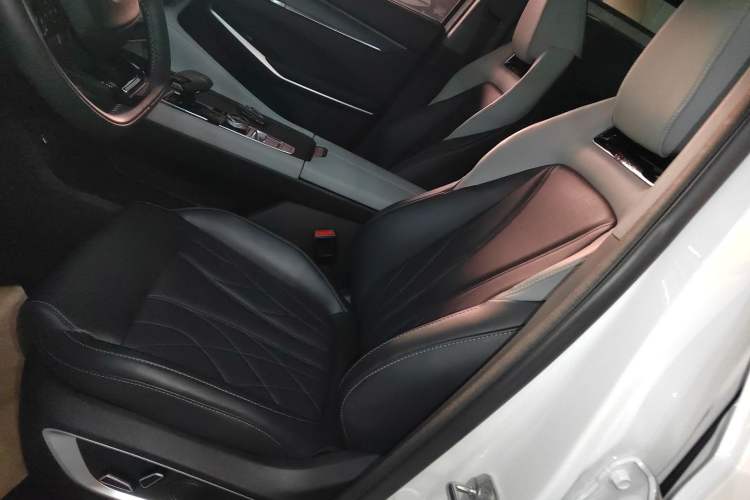 Used Changan CS75 PLUS 2024 3rd Generation Champion Edition 1.5T Intelligent Drive Dynamic Model
