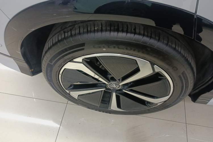 Used BYD Song L EV 2025 Intelligent Driving Version 662 km LiDAR Excellence Edition
