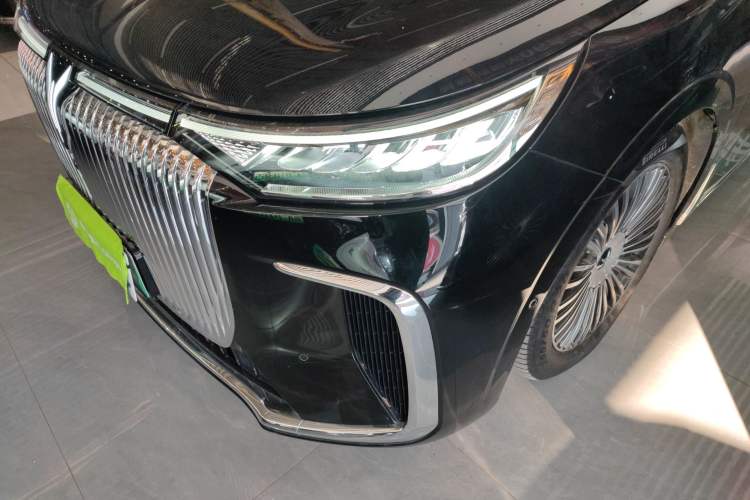 Used VOYAH Dream 2025 PHEV Four-Wheel-Drive Flagship Kunpeng Edition
