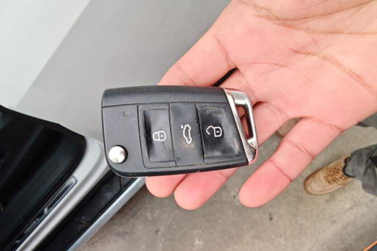 Used Volkswagen Tiguan L 2019 330TSI Automatic Two-Wheel Drive Smart Luxury Version China VI Standard
