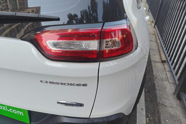 Used  Cherokee 2016 2.0L Superior Edition