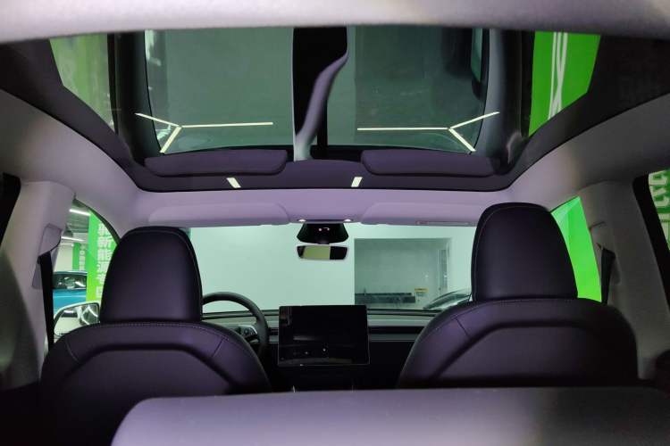 Used Tesla Model Y 2025 Long-Range All-Wheel-Drive Version