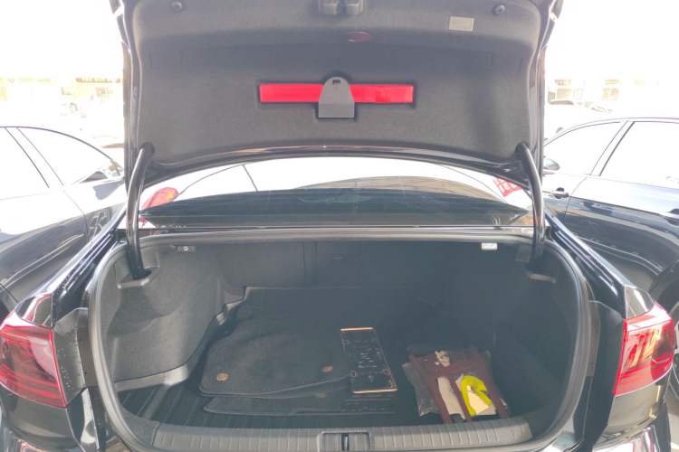 Used Volkswagen Magotan 2023 2 Million Units Limited Edition 330TSI DSG Leading Version