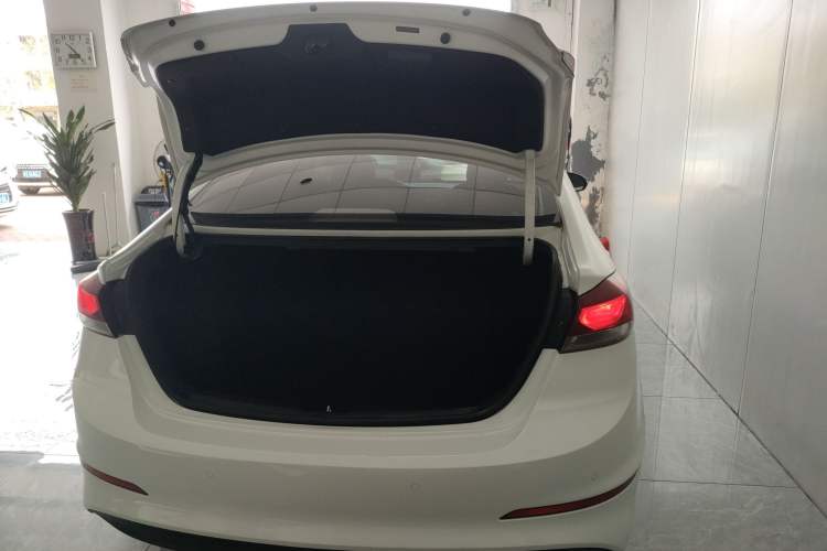 Used Hyundai Elantra 2016 1.6L Automatic ZhiXuan – Elite Version
