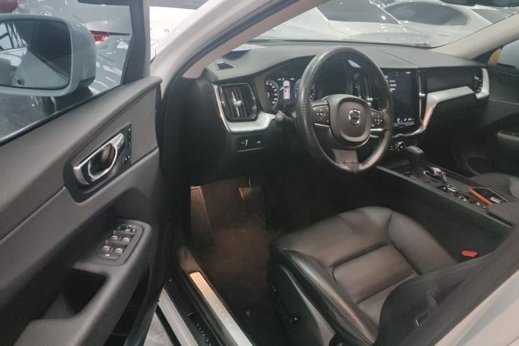 Used Volvo XC60 2019 T5 4x4 Zhiyuan Edition China VI Standard
