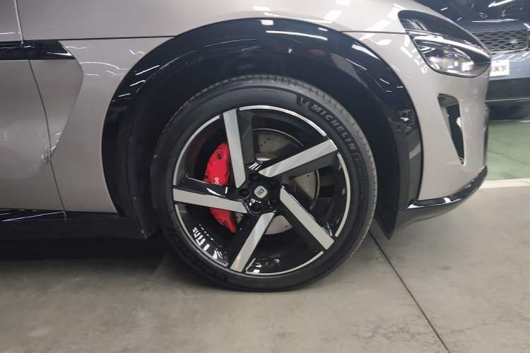 Used  YU7 2025 Ultra-Long Range High-Performance All-Wheel-Drive Max Edition
