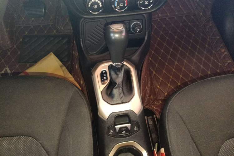 Used  Renegade 2017 180T Automatic Kinetic Edition+
