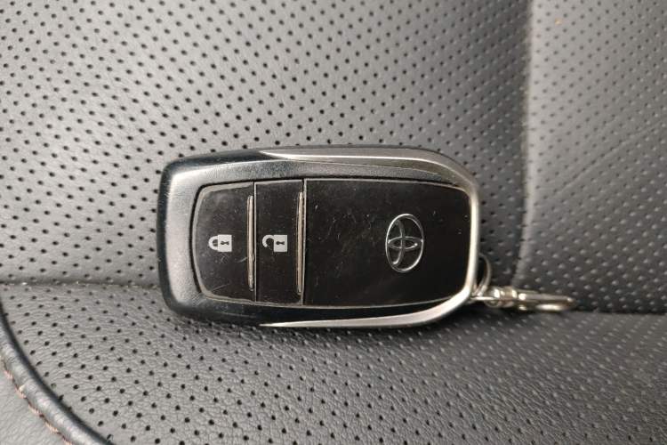 Used Toyota Highlander 2018 2.0T Four-Wheel Drive Luxury Version 7 Seats China VI Standard
