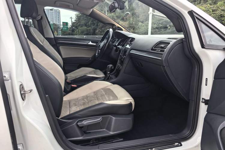 Used Volkswagen Golf 2017 230TSI Automatic Luxury Million-Vehicle Commemorative Edition
