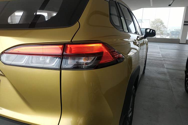 Used Toyota FRONTLANDER 2022 2.0L CVT Luxury PLUS Edition
