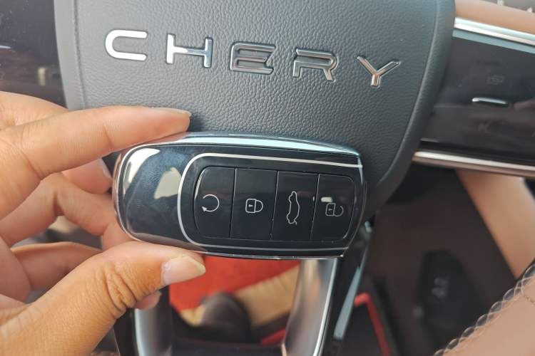 Used Chery Tiggo 8 L 2024 2.0T Two-Wheel Drive Prestige Version 5 Seats
